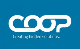 Blaues Logo mit weißem Schriftzug "COOP". Darunter steht: "Creating hidden solutions."