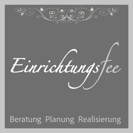 Graues Logo mit Schriftzug "Einrichtungsfee" und den Worten "Beratung Planung Realisierung".