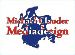 Textlogo: "Michael Clauder Mediadesign" in Rot vor blauer abstrakter Form auf weißem Hintergrund.
