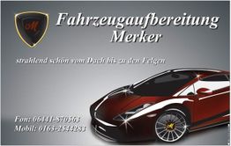 Rotes Auto mit Schrift: "Fahrzeugaufbereitung Merker", Telefonnummern unten.