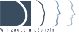 Logo mit drei Profilen und dem Text "Wir zaubern Lächeln" in Blau und Weiß.