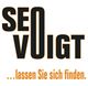 Schwarz-orangene Grafik: "SEO VOIGT" und "lassen Sie sich finden." auf weißem Hintergrund.