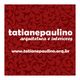 Logo vermelha com texto: "tatianepaulino arquitetura e interiores" e site.
