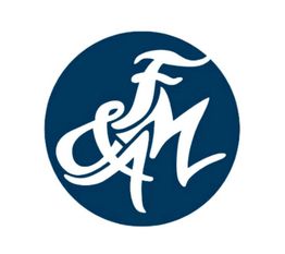 Logotipo azul con letras estilizadas blancas "F&M".