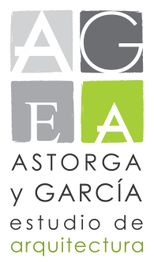 Logo de "Astorga y García", estudio de arquitectura con letras "AGEA" en gris y verde.