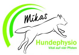 Logo mit grünem Bogen, Text "Mikas Hundephysio", stilisierte Hundegrafik, Slogan "Vital auf vier Pfoten".