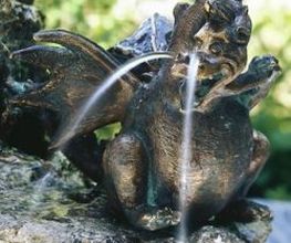 Drache Wasserspeiend