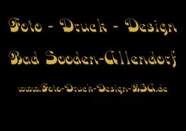 Schriftzug "Foto - Druck - Design Bad Sooden-Allendorf" auf schwarzem Hintergrund in Gold.
