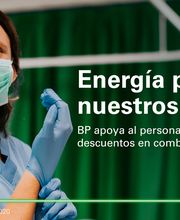 Profesional de salud con mascarilla. Texto: "Energía para nuestros héroes, BP apoya".