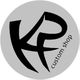 Graues Logo mit den schwarzen Buchstaben "KP" und dem Text "custom shop" am Rand.