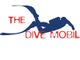 Taucher-Silhouette und Schriftzug "The Dive Mobil" in Rot auf weißem Hintergrund.