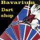 Darts auf einer roten und blauen Zielscheibe, text: "Bavarium Dart shop", gelb geschrieben.