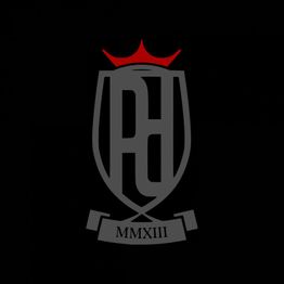 Wappen mit den Buchstaben "PH", roter Krone oben und "MMXIII" unten auf schwarzem Hintergrund.