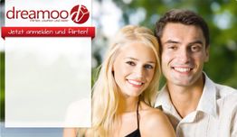Junges Paar lächelt, Werbe-Banner mit "dreamoo" Logo und Slogan: "Jetzt anmelden und flirten!"