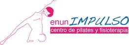 Logotipo con figura haciendo pilates y texto: "en un IMPULSO, centro de pilates y fisioterapia".