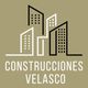 Logotipo de "Construcciones Velasco" con edificios estilizados sobre fondo marrón claro.