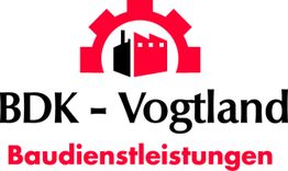 BDK-Vogtland Logo mit rotem Zahnrad und Fabrik-Symbol, Text: Baudienstleistungen.