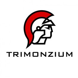 Logo mit stilisiertem Helm in Rot und Schwarz, darunter der Schriftzug "TRIMONZIUM".