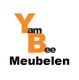 Logo van YamBee Meubelen met oranje en zwarte letters.
