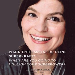 Lächelnde Frau mit Text: "Wann entfesselst du deine Superkraft?"