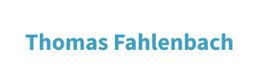 Textbild mit dem Namen "Thomas Fahlenbach" in blauer Schrift auf weißem Hintergrund.