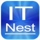 Blaues Logo mit weißem Text "IT Nest" auf strahlendem Hintergrund.