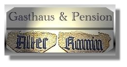 Schild "Gasthaus & Pension Alter Kamin" mit rustikaler Schrift.