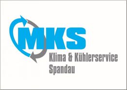 MKS-Logo, Text: Klima & Kühlerservice Spandau, blaue Buchstaben mit Pfeil-Symbolen.