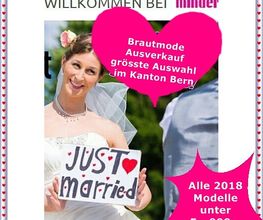 Braut hält "Just Married"-Schild, Text im Herz: "Brautmode Ausverkauf, Kanton Bern".