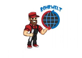 Karikatur eines Klempners mit Rohr, neben Weltkugel und dem Text "Rohrwelt" in Blau.