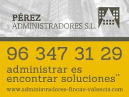 Póster de Pérez Administradores S.L. con teléfono y lema "administrar es encontrar soluciones".