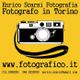Fotocamera su sfondo giallo con contatti di un fotografo a Torino.