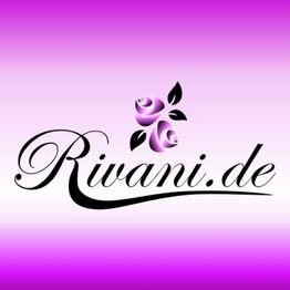 Schriftzug "Rivani.de" mit rosa Blumen auf violettem Hintergrund.
