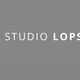 Logo grigio con scritta "Studio Lops e Associati" e motivo circolare a sinistra.