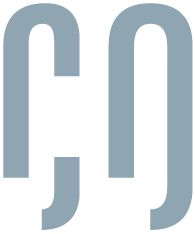 Ein graues Logo-Design mit den Buchstaben "C" und "O".