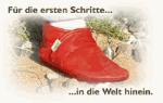 Roter Kinderschuh auf Kiesboden, Text: "Für die ersten Schritte... in die Welt hinein."