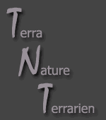 Graues Logo mit den Buchstaben TNT, steht für Terra Nature Terrarien.