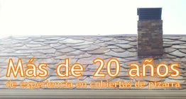 Tejado de pizarra con texto: "Más de 20 años de experiencia en cubiertas de pizarra".