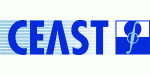 Logo mit blauem Text "CEAST" und einem stilisierten Symbol rechts auf gestreiftem Hintergrund.