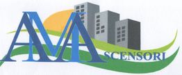 Logo: il testo "AMA Scensori" davanti a palazzi grigi e sfondo di colline verdi e sole.