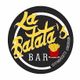 Logotipo circular preto com "La Batata's Bar" em amarelo e branco, e batatas fritas.