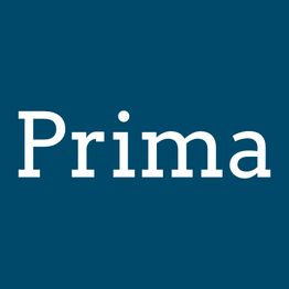 Text "Prima" in weiß auf dunkelblauem Hintergrund.