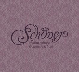 Kalligraphisches Textlogo "Schöner macht schöner", auf lila Hintergrund mit floralen Mustern.