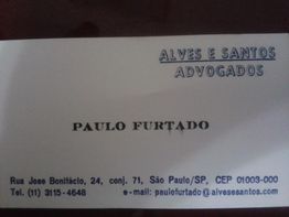 Cartão de visita de advogado, com nome, endereço, telefone e e-mail em preto e azul.