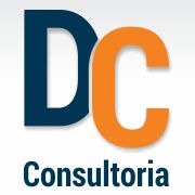 Logotipo com as letras "DC" e a palavra "Consultoria" abaixo em fundo branco degradê.