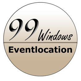 Kreis-Logo mit Text "99 Windows Eventlocation" in Schwarz auf beige Hintergrund.