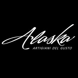 Scritta bianca "Alaska Artigiani del Gusto" su sfondo nero.