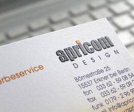 Es gibt sie wieder... Visitenkarten im Reliefdruck. Das 3D-Erlebnis, kombiniert mit modernem 4c-Druck, schöner fester Karton 350 g/qm glatt weiss, alle Teile, die im Relief erscheinen sollen werden mit einem glänzenden 3D-Harz überdruckt (nur Vorderseite)