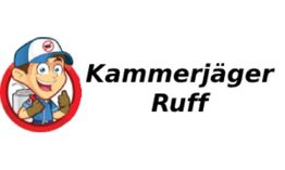 Cartoonfigur mit Kappe und Sprühgerät neben dem Text "Kammerjäger Ruff" auf weißem Hintergrund.