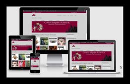 Website auf verschiedenen Geräten: Computer, Laptop, Tablet und Smartphone mit rotem Design.